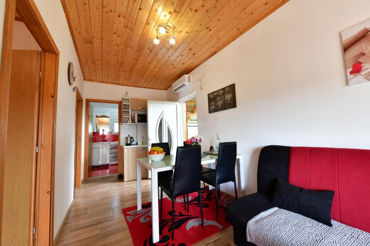 Apartments Laura Rakovica Eksteriør bilde